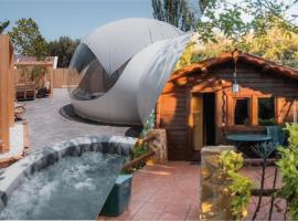 Fuente del Lobo Glamping & Bungalows - Adults Only，位于皮诺斯赫尼尔的露营地
