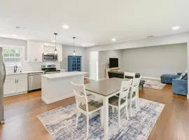 Hampton Bays Retreat: Walk to Squires Beach!