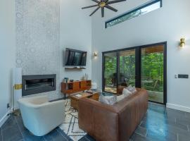 Wilderness Retreat Pet-Friendly Outdoor Adventure Oasis!，位于摩根顿的酒店