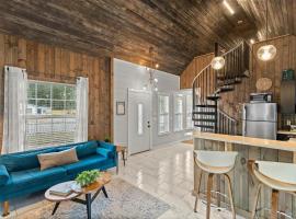 Tiny Victorian built on TV show 2br 1 ba