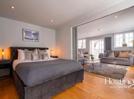 Modern Luxury Apartment In The Heart of Henley，位于亨利昂泰晤士的酒店