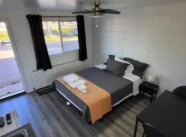 Happyland Inn，位于奥里利亚的酒店