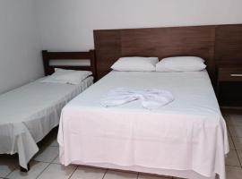 Hotel Turazzi，位于卡塞雷斯的酒店