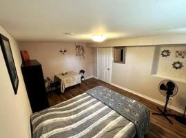 Affordable stay near the beach TV and parking，位于皮克灵的酒店
