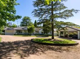 Lauretana House & Cottage - Homestead In Bowral!