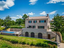 Luxury Pool Villa Gradin - Happy Rentals，位于Gračišče的酒店