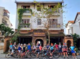 Calm House Hotel Hoi An 1，位于会安Cam Nam的酒店