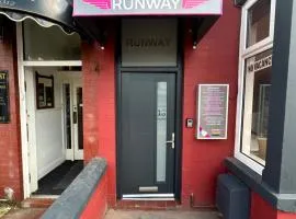 B&B Runway Blackpool - Minutes From Winter Gardens - Dog Friendly - Exceptionally Quiet - Very Close H&A Social Club