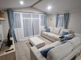 Luxuary Static Caravan Sleeps 6 Coopers Beach - Luxurious Get Away，位于East Mersea的酒店