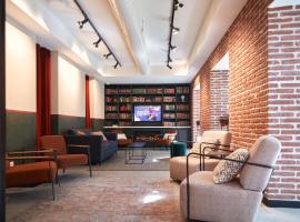 LATROUPE Prado Hostel，位于马德里的酒店