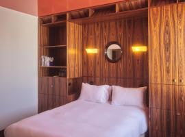 Hôtel Présent - Entrée autonome, réception en ligne - Encore Mieux，位于阿尔勒的酒店