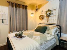 Acorn Hideaways Canton Unwind at Green Gables Suite for up to 3，位于坎顿的酒店