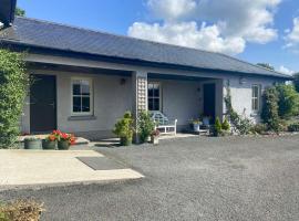Impeccable 1-Bed Apartment in gated secure setting，位于Hackstown Bridge的酒店