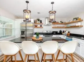 Family ready-8min to beach by car & walk to dwtn