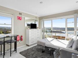 Northern Beaches Surfer's Sanctuary Studio，位于Deewhy的酒店