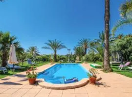Spacious Villa with Pool near the Beach in Alicante