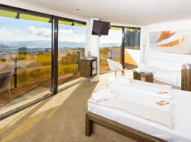 Hotel AVIVA - f&uuml;r Singles & Alleinreisende，位于Oberafiesl的带热水浴缸的酒店