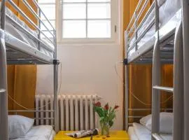 New World St Hostel and Private Room