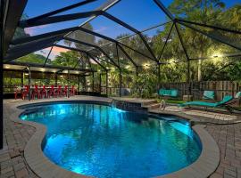 Poolside Cocoa Oasis w/ Tiki Bar!，位于Frontenac的酒店