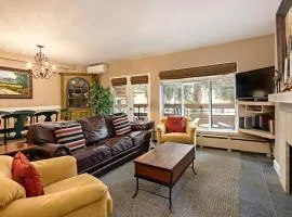 Fasching Haus Unit 180, Cozy, Deluxe Condo with Private Deck, 2 Blocks from Downtown