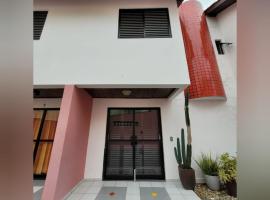 Triplex White em Caiobá-Matinhos-Pr a 200 mt do mar，位于马蒂尼奥斯的公寓