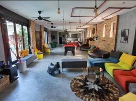 New DurianFarmBrick Villa18pax FeldaTiTi，位于Kampong Jelundong的酒店