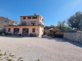 Apartmani Barbara Brseč，位于布鲁赛吉的酒店