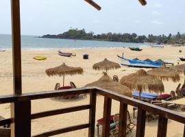 On the beach，位于帕罗林的度假村