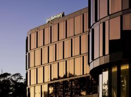 Pullman Sydney Penrith，位于彭里斯的带停车场的酒店