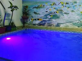 Casa com piscina incrível.，位于塞拉塔利亚达的家庭/亲子酒店