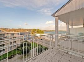 Charmant appartement vue mer - PLOUGONVELIN，位于普卢贡韦兰的酒店