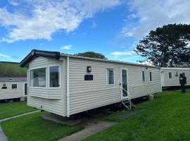 Newquay Bay Porth Caravan - 6 berth，位于纽基的露营地