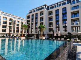 Luxury Apartments in complex Azur - next to the BEACH !，位于圣君士坦丁和海伦那的酒店