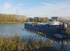 EUPHRATE HOUSeBOAT，位于阿姆斯特丹的酒店