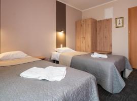 佳雅酒店，位于华沙的酒店