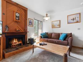 Comfortable Condo Great Location- Tamarack #12，位于熊谷的酒店