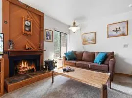Comfortable Condo Great Location- Tamarack #12
