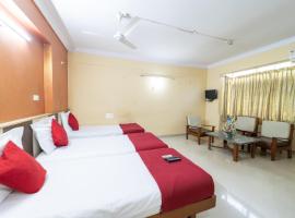 Hotel Surya Residency Majestic，位于班加罗尔甘地纳格尔区的酒店