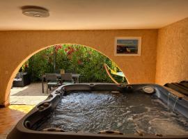 Bas de villa 70m2 indépendant avec espace jacuzzi privé，位于勒拉旺杜的酒店