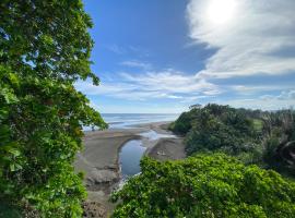 BEACHFRONT APARTMENT Vistas de Bejuco，位于帕里塔的酒店