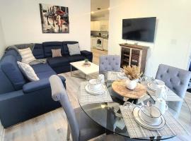 LUXURY APARTMENTS 5QUEENBED - 20 min away Manhattan，位于泽西市Cortney Fricchione Park附近的酒店