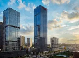 广州奥园喜来登酒店，位于广州的尊贵型酒店