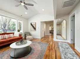 Luxury mountain oasis, hot tub & 15 mins to DT AVL