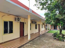 RedDoorz Syariah near Terminal Alam Barajo Jambi，位于Kinati的酒店