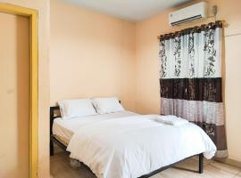 RedDoorz Syariah near Terminal Alam Barajo Jambi，位于Kinati的酒店