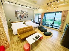 頭城94耍廢鐵道迷山景四人房，位于Wei-ch'ien的酒店