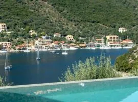 Villa Zoe - Direct Sea Access Live Scenery at