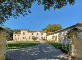Château Les Jardins de l'Emissaire，位于阿尔韦尔的酒店