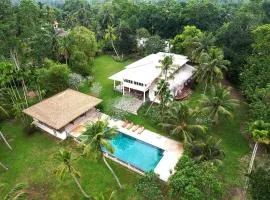 Villa Amber Llama - Thalpe, Galle