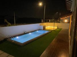 Traditional Melaka Homestay with Private Pool，位于Kampong Bukit Katil的酒店